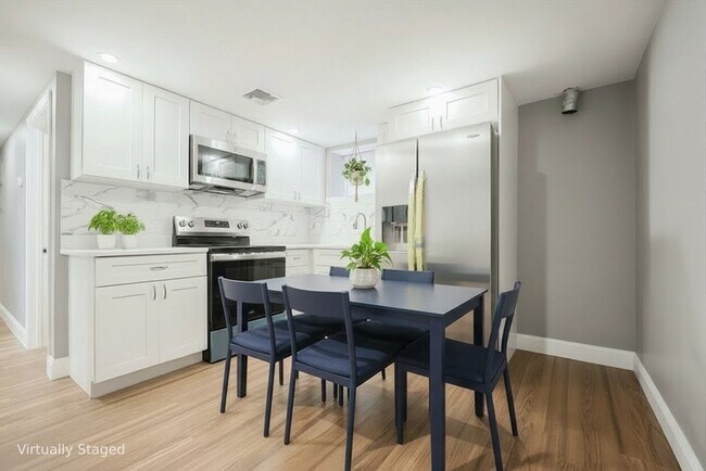 Building Photo - 16 Hawes St