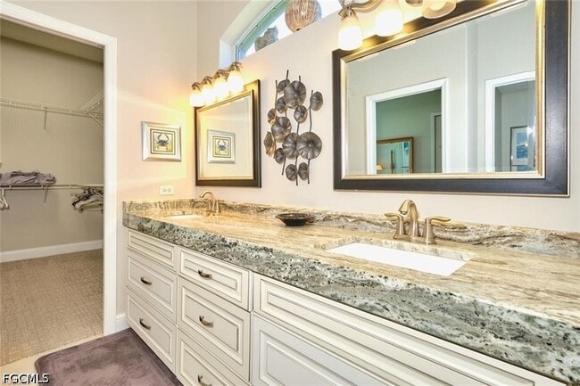 Building Photo - 9240 Willowcrest Ct