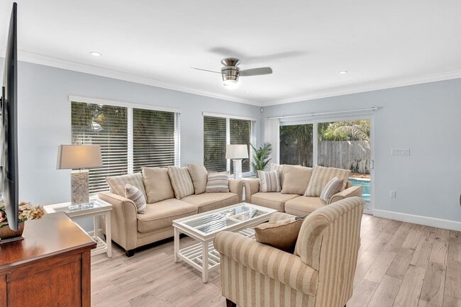 Building Photo - 3204 Beacon St