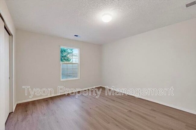 Building Photo - 8001 Vinemont Pl NW