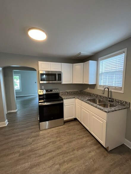 Primary Photo - 11 E Kelso Rd