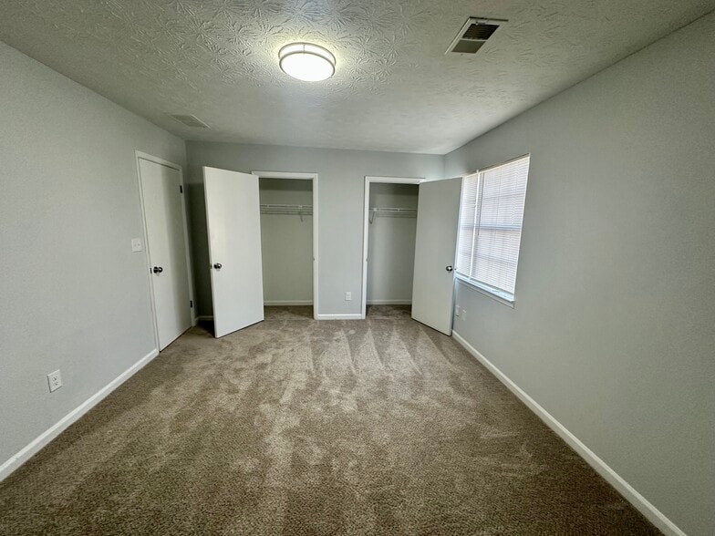 Building Photo - 1749 Hunting Creek Dr SE
