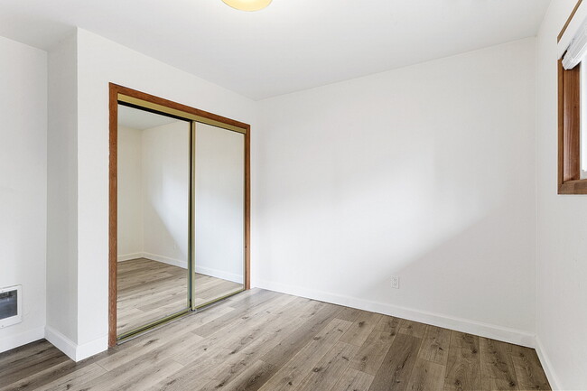 Building Photo - 5359 SE 91st Ave