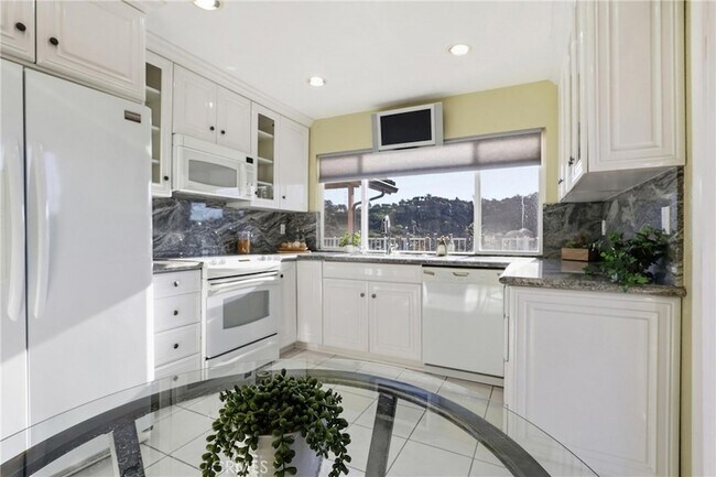 Building Photo - 2142 Iron Club Dr