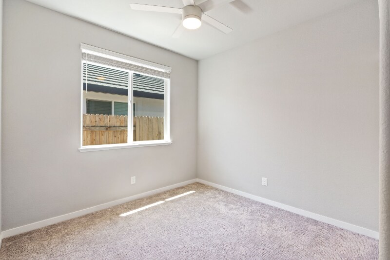 Building Photo - 1305 Swallowtail Dr