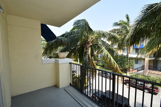 Building Photo - 250 NE 3rd Ave