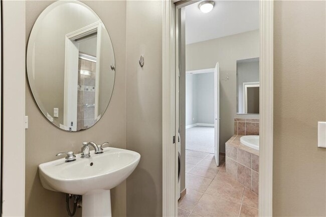 Building Photo - 3820 Roswell Rd NE