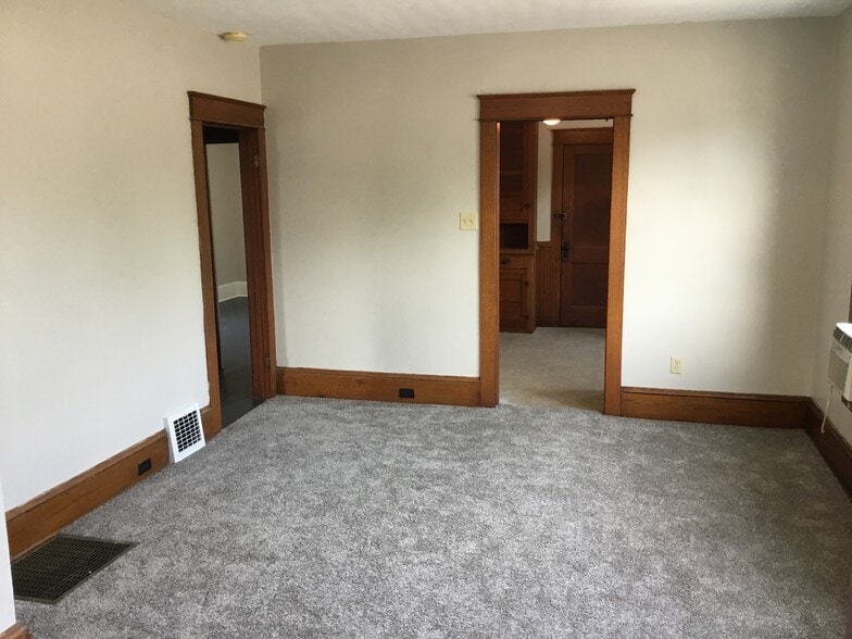 Building Photo - 918 W 32nd St