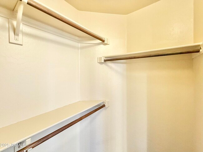 Building Photo - 2321 E Remington Pl