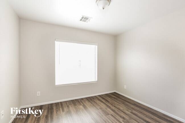 Building Photo - 703 Loughton St