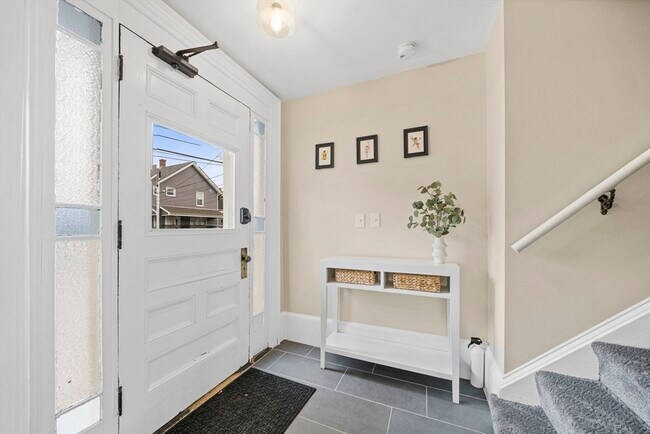 Building Photo - 57 Cook St