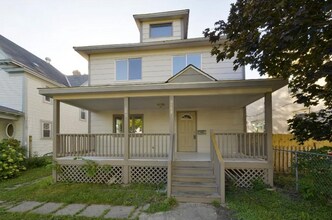 Building Photo - 2742 18th Ave S