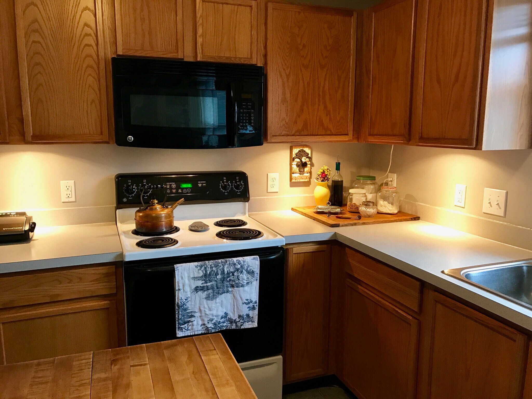 Building Photo - 122 Shay St