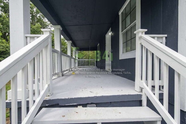 Building Photo - 705 Barnesville St