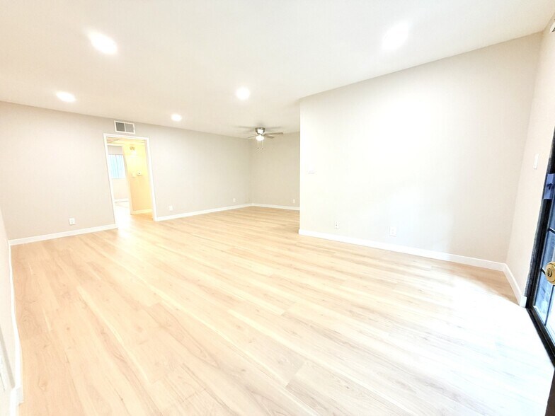 Building Photo - 620 E San Jose Ave