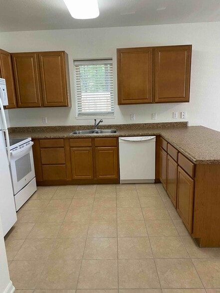 KITCHEN - 1212 Walnut Ave