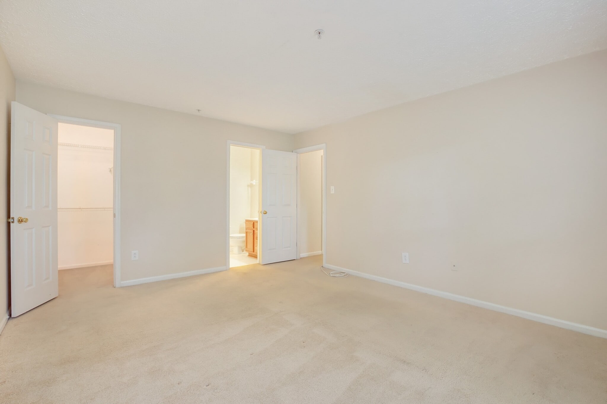 Building Photo - 13100 Briarcliff Terrace