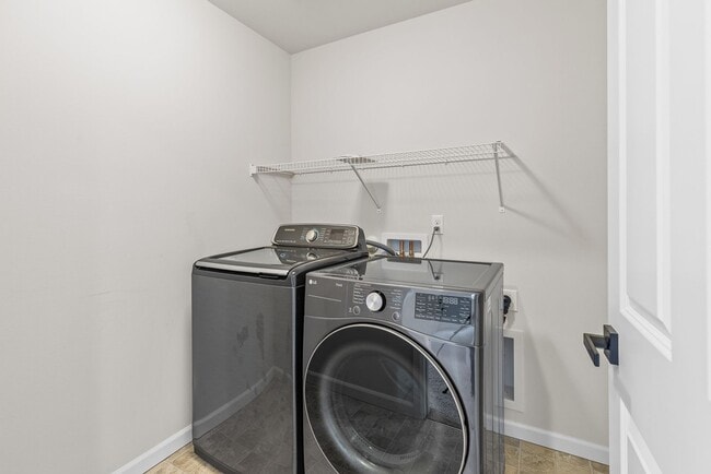 Building Photo - Immediately available 4-bedroom 3.5 bath