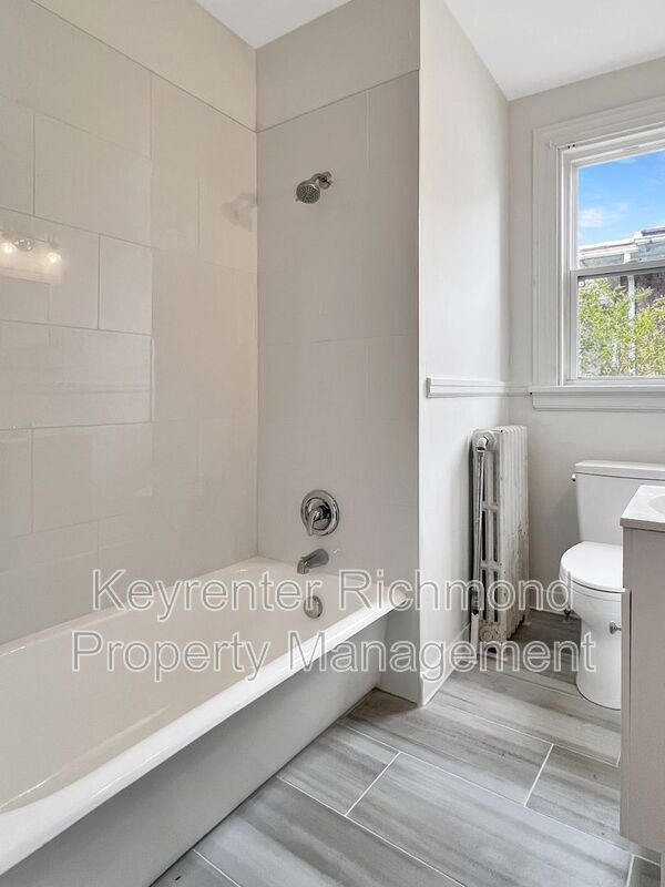 Building Photo - 2806 Hawthorne Ave