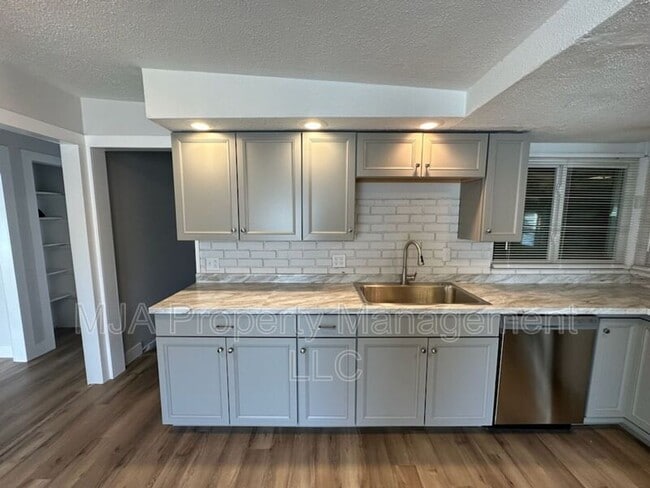 Building Photo - 2928 W Lehi Dr