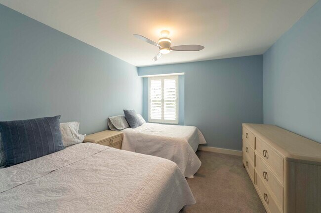 Building Photo - 4501 Fairway Dr N