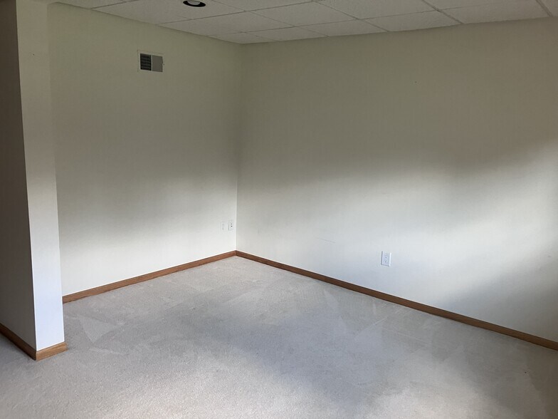 Primary Bedroom - N5223 Tamarack Ln