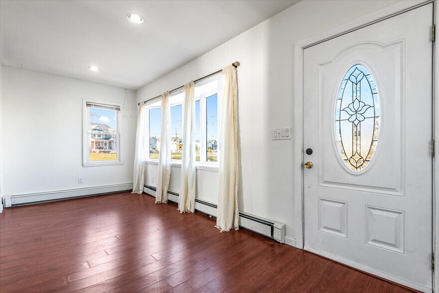 Building Photo - 2 Pirates Cv