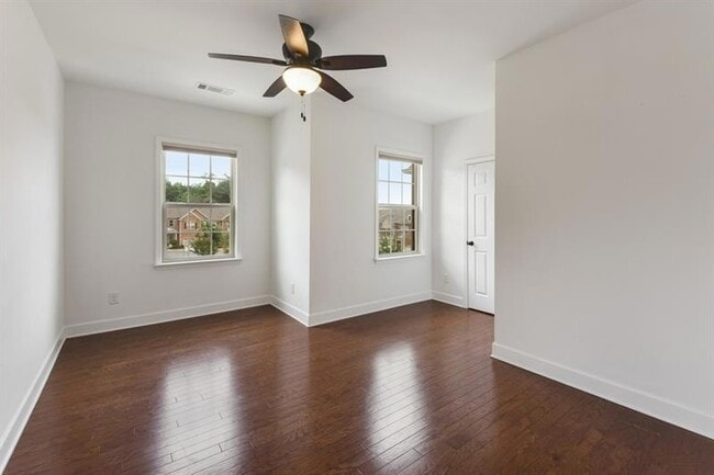 Building Photo - 2422 Norwood Dr SE