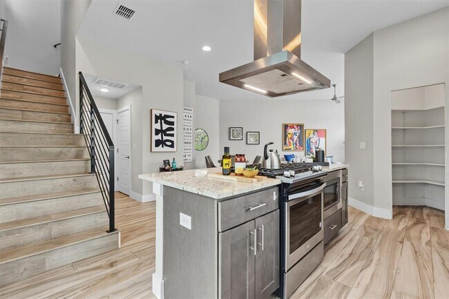 Building Photo - 5609 Tura Ln