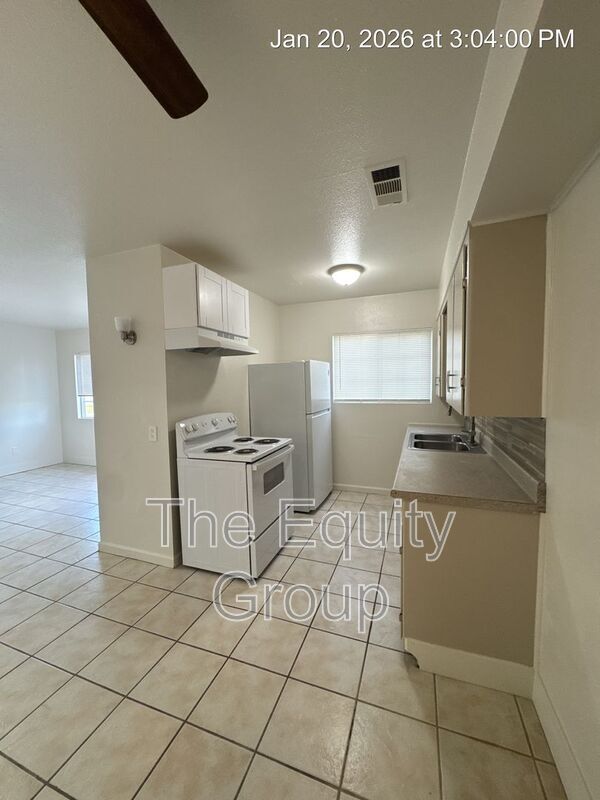 Building Photo - 320 S Crespi Ave