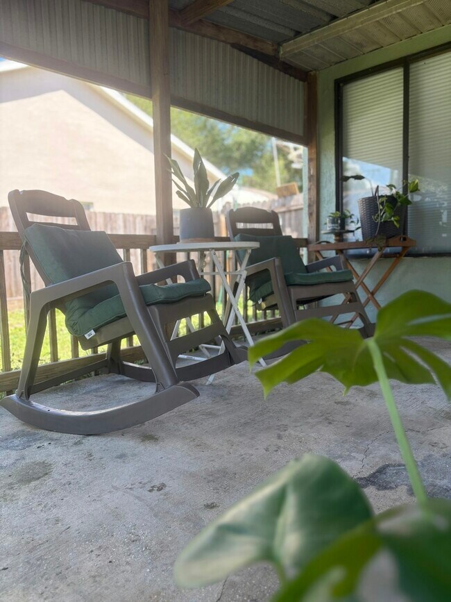 Building Photo - 1310 Altamont Ave NE