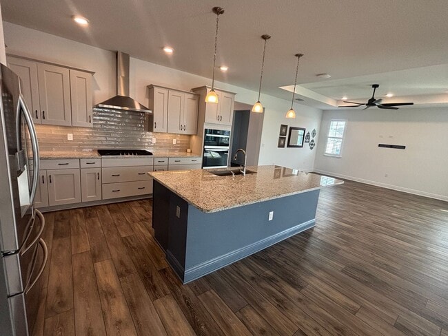 Building Photo - The best of the best in On Top of The World