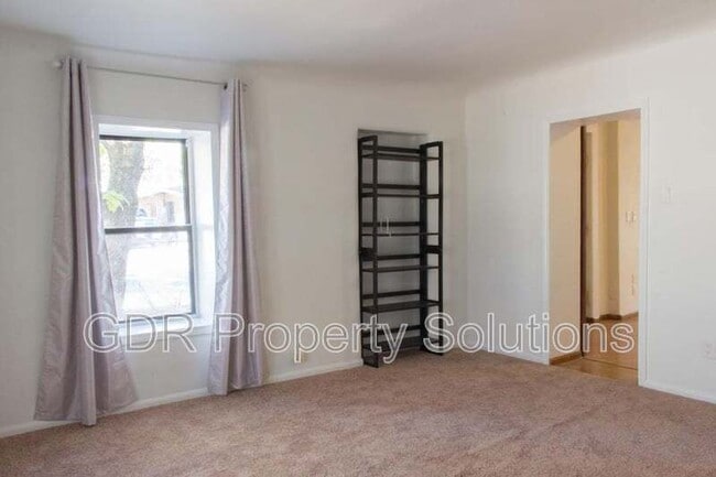 Building Photo - 305 Wilshire Dr SW