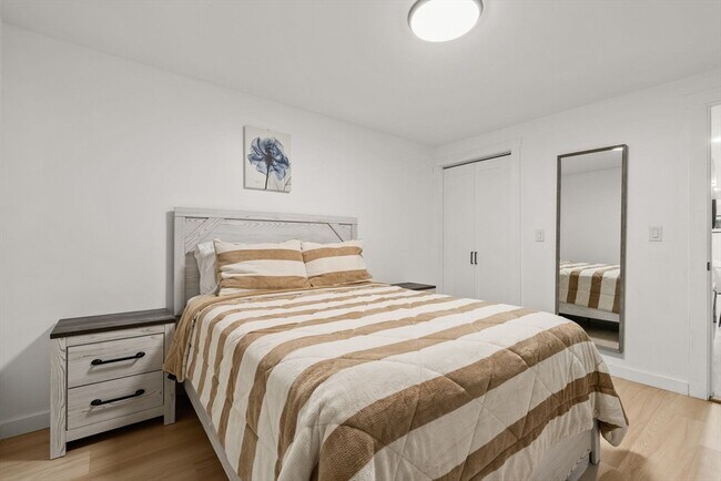 Building Photo - 42 White St