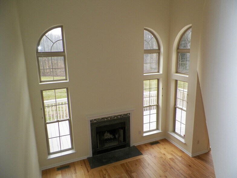 Building Photo - 5077 Rosewood Dr