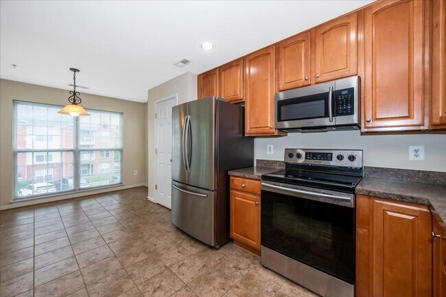 Building Photo - 2501 Hemingway Dr