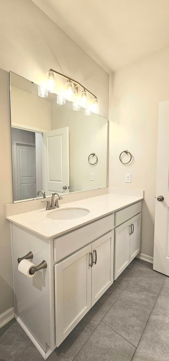 Building Photo - 904 Kinsey Aly