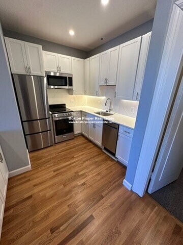 Building Photo - 464 Beacon St