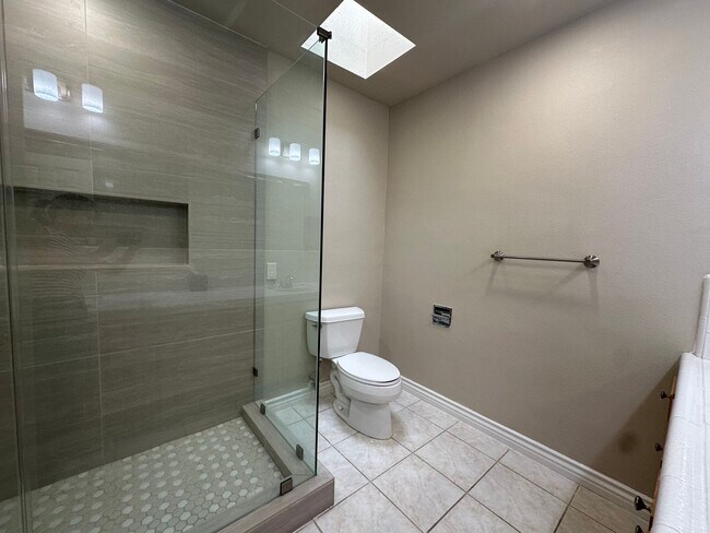 Building Photo - Newly Remodeled | 4 Bedrooms (2 Masters) |...