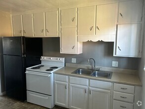 Building Photo - Forest Court Apartment Homes