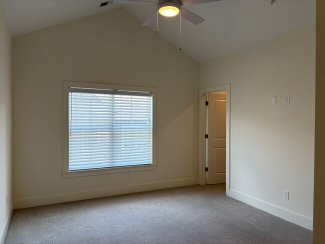 Building Photo - 231 Ribbon Ln