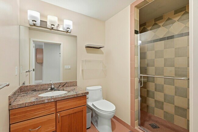 Building Photo - 588 S Van Ness Ave