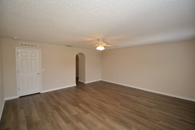 Building Photo - 47 Buttermill Dr