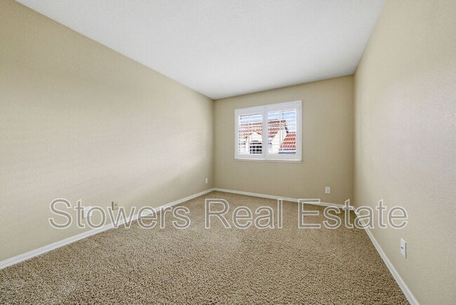 Building Photo - 350 Bellflower Dr