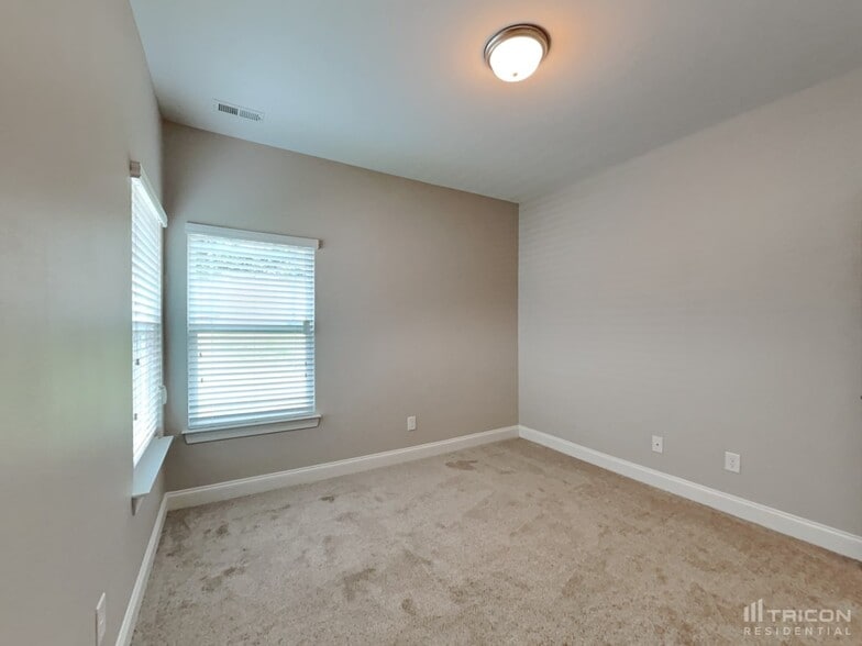 Building Photo - 2203 Wise Owl Dr