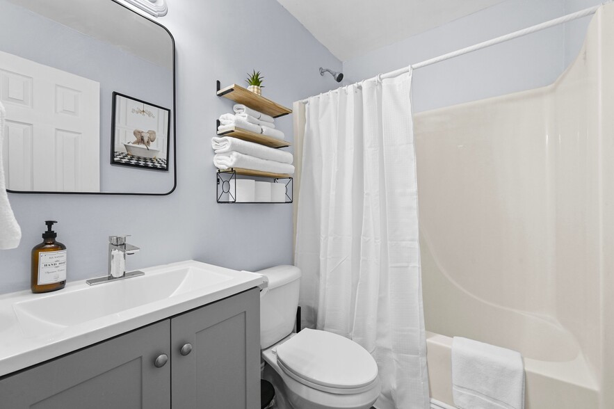 Building Photo - 226 Ashland Creek Ct