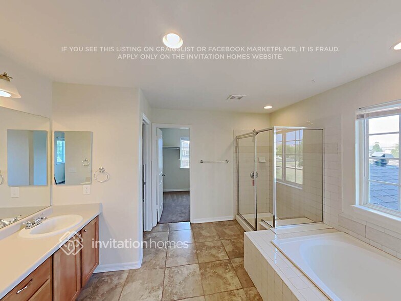 Building Photo - 206 N Coolidge Way