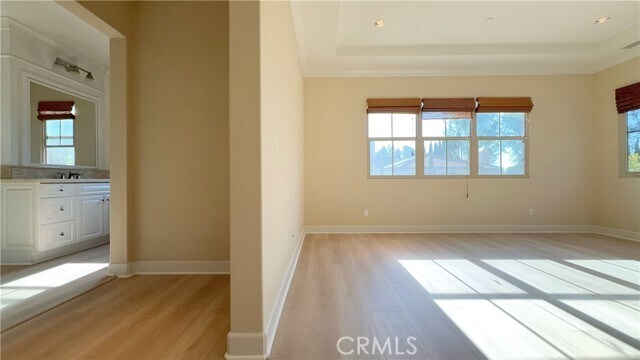 Building Photo - 22 Statuary