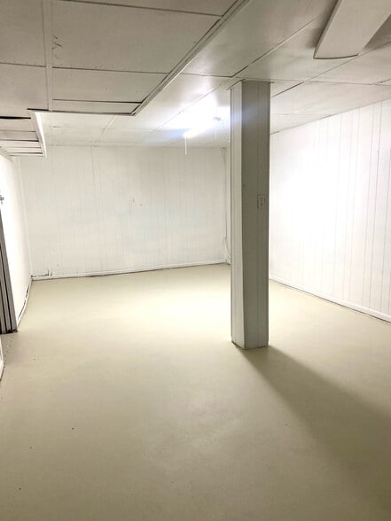 Building Photo - 1826 Eastridge Dr