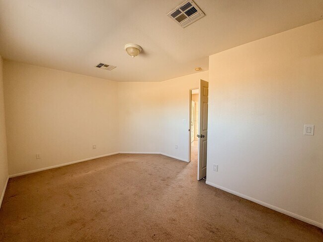 Building Photo - 29 Palms Home